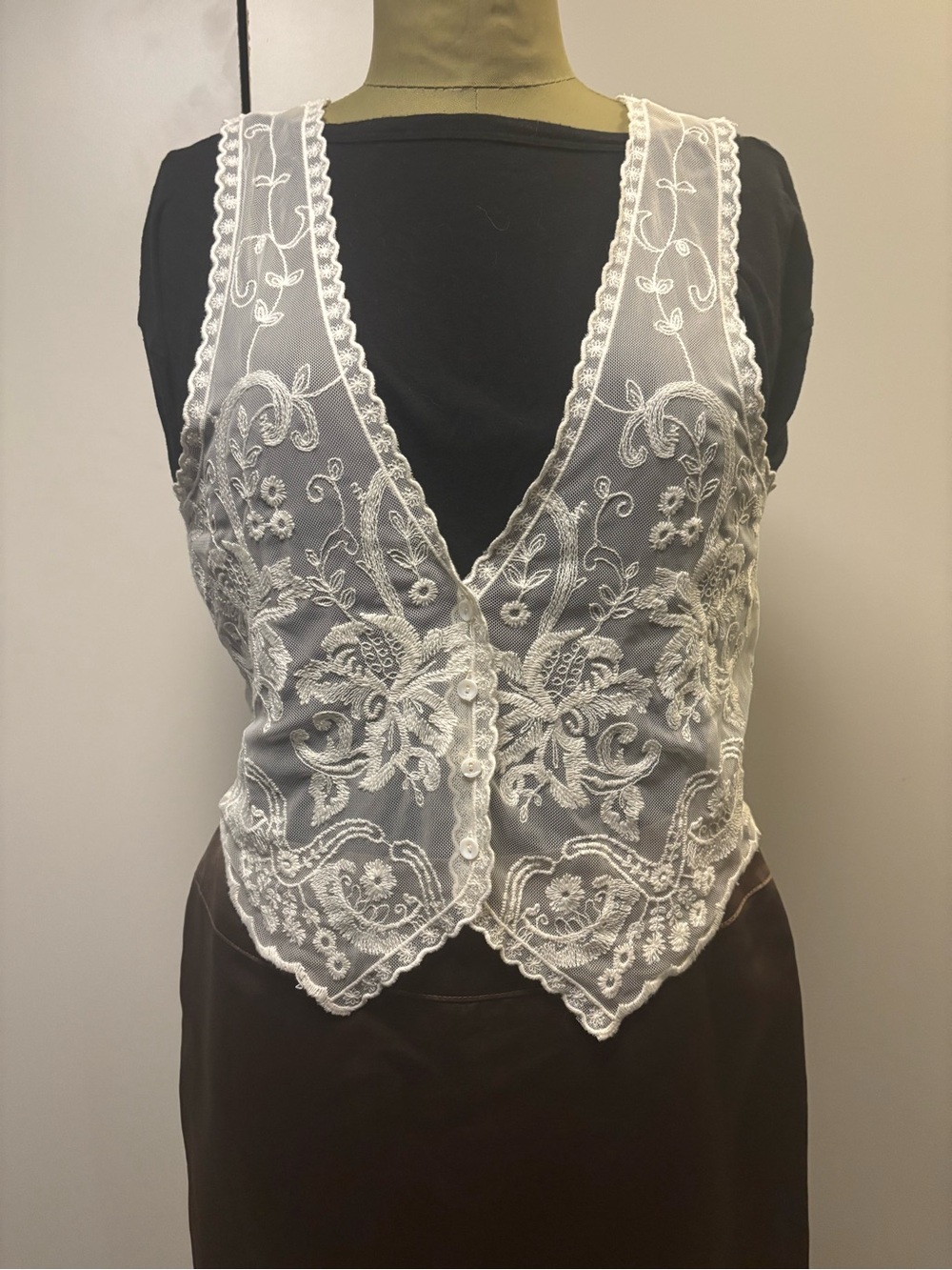 Delicate Floral Lace Vest - White